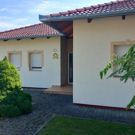Petra Apartmanhaz Kehidakustány Dış mekan fotoğraf